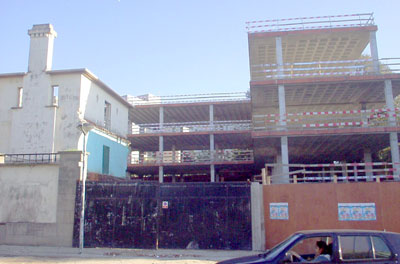 Construção na Av. Marechal Gomes da Costa