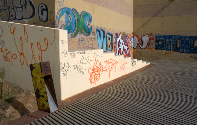 Graffitis junto ao mar
